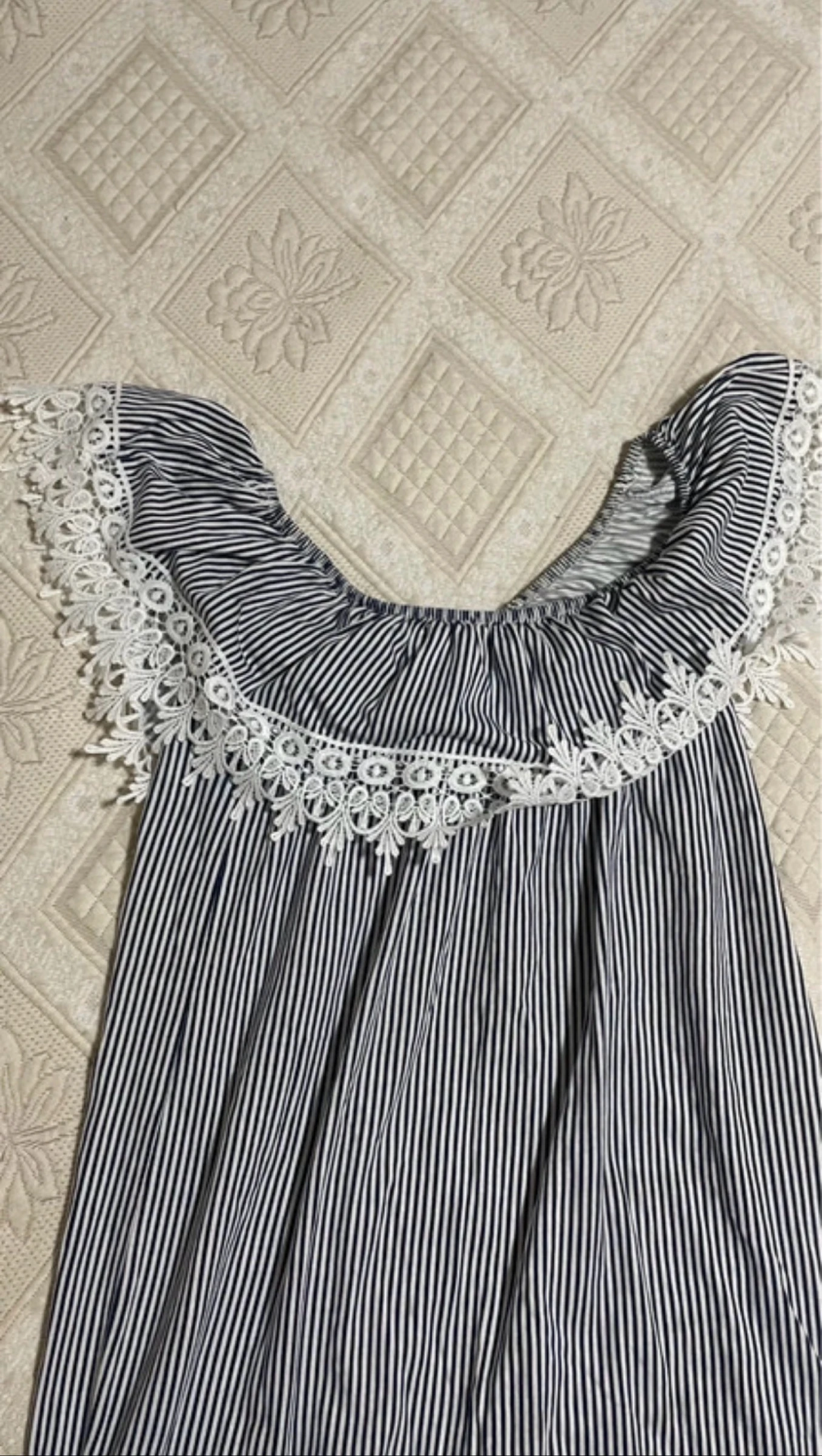 Short Striped Dress with Lace and Drop Shoulders. – photo 4